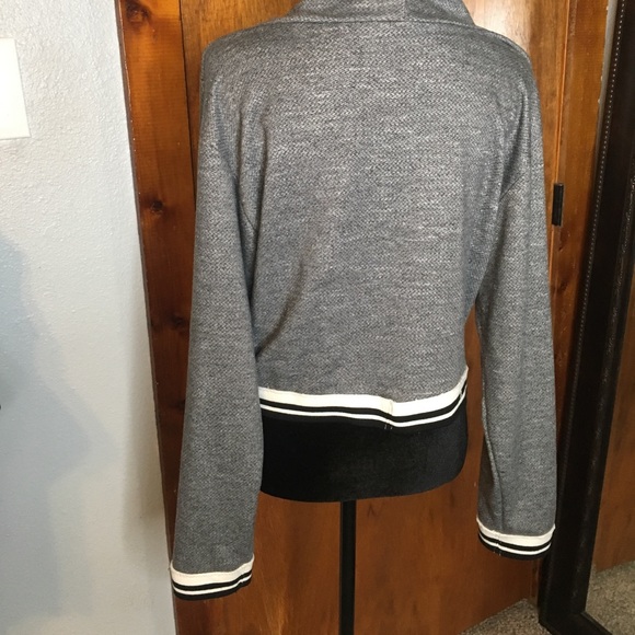 Pullover jacket - Picture 3 of 3